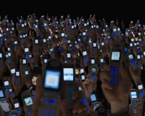 Numarul de utilizatori ai serviciilor de telefonie mobila aproape a atins pragul de 6 miliarde la sfarsitul lui 2011