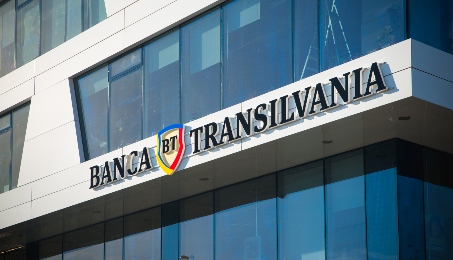 Miscarea anului pe piata bancara de la noi. Banca Transilvania ajunge in Republica Moldova si preia cea mai mare companie de creditare non-bancara