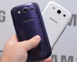 Samsung a lansat smartphone-ul Galaxy S III: Specificatii de top, design modest
