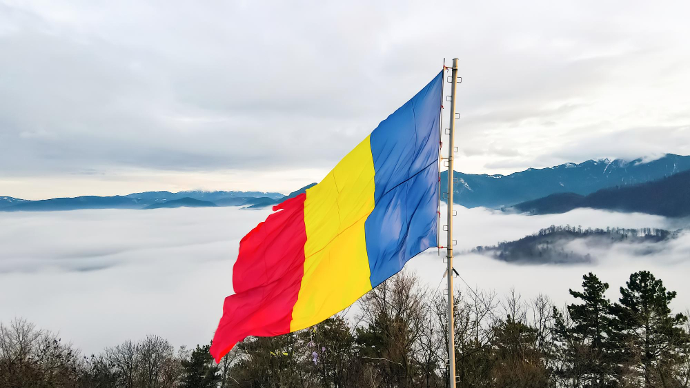 Romania traieste pe datorie, avem cheltuieli colosale din banii publici: daca incasam 4 lei la buget din taxe si impozite, cheltuim 5