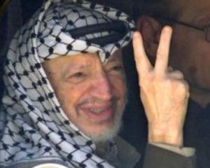Vaduva lui Arafat depune plangere