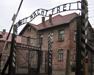 Doi germani au furat trei lazi cu documente istorice referitoare la personalul de la Auschwitz