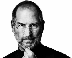 ANALIZA: Cum a salvat Steve Jobs compania Apple de la faliment si a situat-o pe culmile succesului