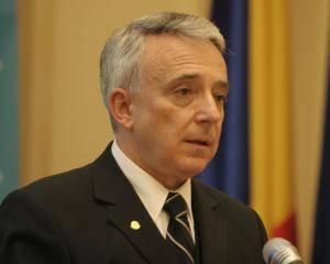 Isarescu: Stimularea consumului pentru a avea crestere economica este o idee proasta. Romanii trebuie stimulati sa munceasca