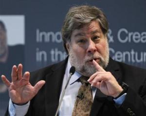 Steve Wozniak a mers in Australia sa isi cumpere iPhone 5