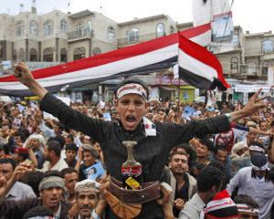Yemen: Protestele se extind. Numai ieri, 12 oameni au fost ucisi si 190, raniti