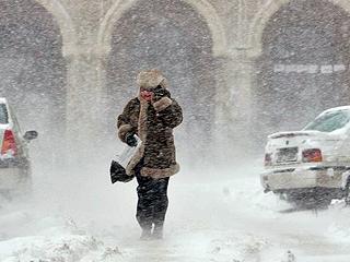 Avertisment meteo pentru weekend: Ninsoare si vant in toata tara