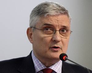 Daianu: "Modelul de crestere economica trebuie regandit. Romania, un stat slab cu un guvern numeros"