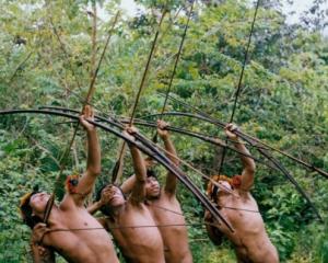 Un trib din Ecuador va lupta pana la moarte cu o companie petroliera ca sa apere padurea tropicala