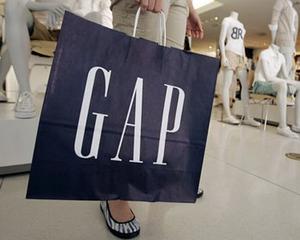 Retailerul de imbracaminte Gap vede cresterea in outleturi si online