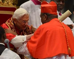 Mesaj al cardinalilor dupa demisia Papei. Tensiuni la Vatican