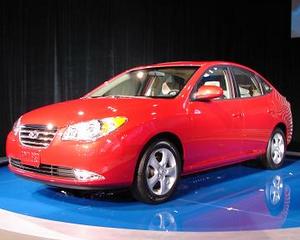 Hyundai recheama 300.000 de automobile Elantra cu probleme la airbaguri