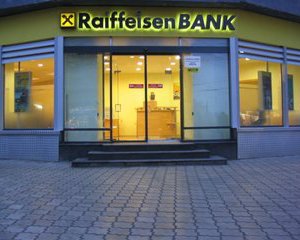Profitul Raiffeisen a scazut cu 8,4 la suta