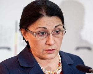 Ministrul Educatiei, Ecaterina Andronescu, pierde trei articole din cauza plagiatului