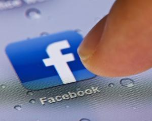 Listarea Facebook la bursa este intarziata de preluarea Instagram si de brevetele Microsoft