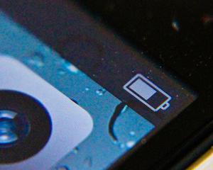 Apple promite sa rezolve problema autonomiei bateriei iPhone 4S