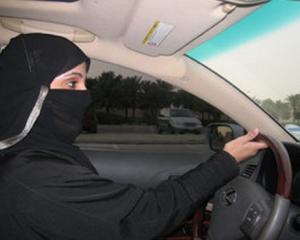 Barbatii din Arabia Saudita au declansat o campanie pentru lovirea femeilor la volan