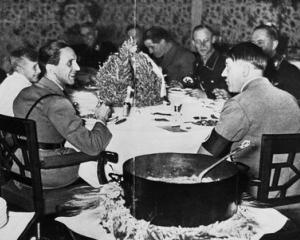 Adolf Hitler era... vegetarian