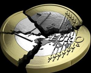 Euro a ajuns la minimul ultimilor doi ani