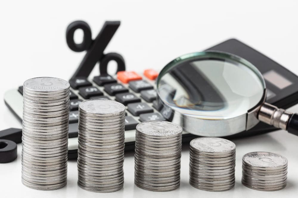 Sindicalistii avertizeaza: salariul minim va scadea, desi e majorat din pix de Guvern