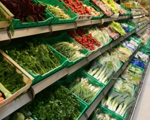Amenda de 16,7 milioane de lei pentru trei companii care "s-au inteles" la pretul legumelor si fructelor