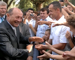 Sondaj GSS: 67,5% dintre romani l-ar suspenda pe Basescu