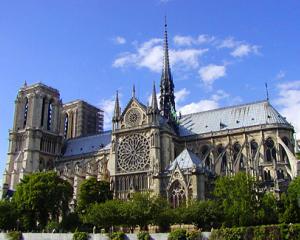 Unde isi lasa turistii banii in Paris