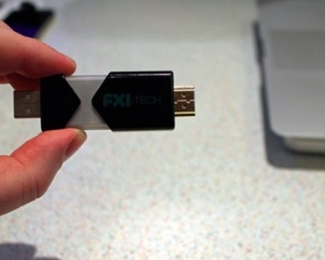 Acest stick USB este de fapt un calculator cu procesor dual-core, care ruleaza sistemul de operare Android