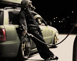 Petrom: Vom continua politica de crestere moderata a preturilor la carburanti in 2012