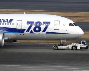 Boeing 787 se produce, dar livrarile se suspenda