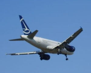 TAROM anunta ofertantii pentru intermedierea vanzarii a 20 de procente din actiuni