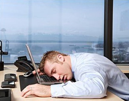Cauza productivitatii scazute a angajatilor: lipsa somnului