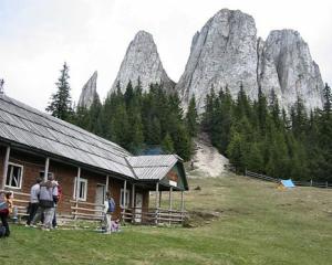 Tarifele hotelurilor de la munte vor scadea in 2013 cu 5%
