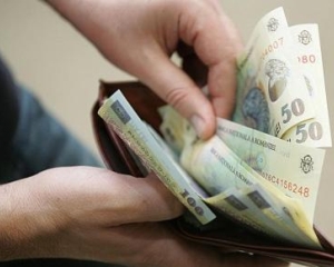 Studiu: 4 din 5 salariati incaseaza lunar mai putin de 350 de euro