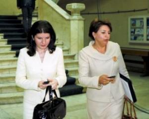 Dosariada feminina. Sulfina Barbu si Monica Ridzi se contreaza pe tema coruptiei din partid