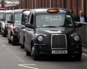 Geely investeste 151,7 milioane de dolari in producatorul celebrelor taximetre negre din Londra
