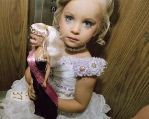 Greenpeace: Papusa Barbie este un vandal al padurilor
