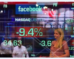 Actiunile Facebook, in continua scadere