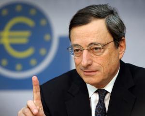 BCE a pastrat dobanda la minim, dar este pregatita sa o reduca