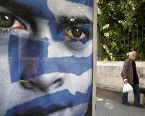 Omul bolnav al Europei: De ce nu este lasata Grecia sa se scufunde?