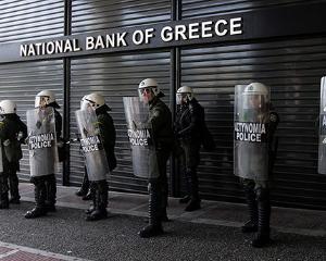 Instabilitatea politica din Grecia a golit si bancile elene