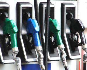 Petrom: Consumul de benzina a scazut cu 9%, iar cel de motorina a crescut cu 7% in 2011