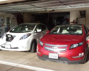Chevrolet Volt vs. Nissan Leaf. Cine castiga duelul masinilor eco?