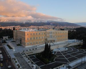 Grecia: La patru ani dupa ce si-a omorat primarul cu un Uzi, un subaltern se afla inca pe statul de plata
