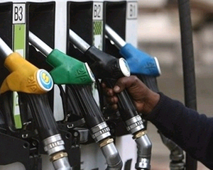 Un sortiment de benzina al Lukoil este mai scump cu zece bani