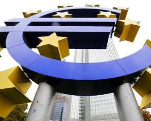 Cine se angajeaza sa protejeze euro