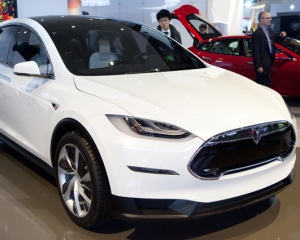 Tesla amana productia Model X pana la finele lui 2014