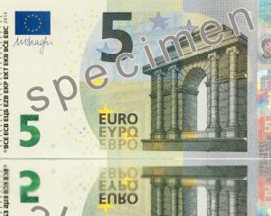 Cum arata noua bancnota de 5 euro