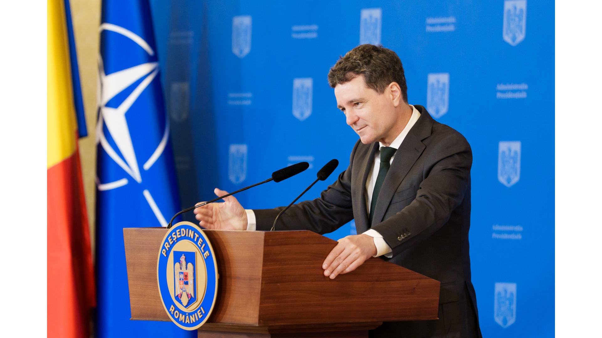 Am votat sa salvam democratia, nu bogatia specialilor! Nicusor Dan, pus in fata unei decizii care-l poate costa increderea pe care i-au dat-o 6 milioane de alegatori