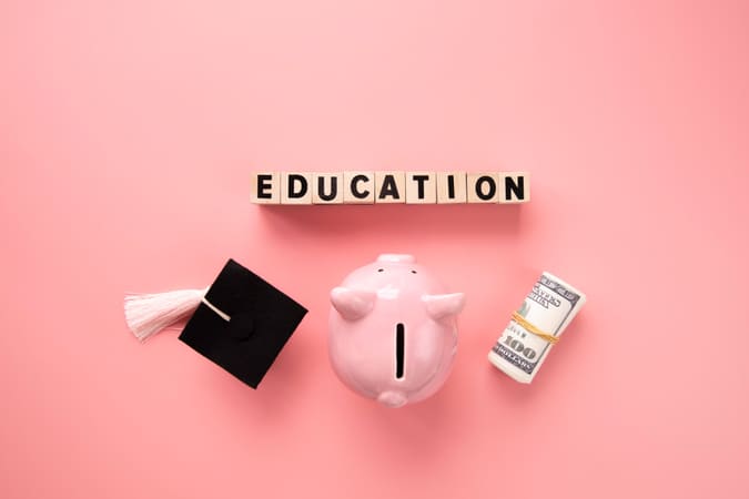 Adevarata educatie financiara apare cand incetezi sa alergi dupa bani